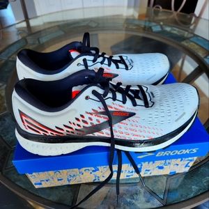 Women's Brooks Ghost 13 running shoes, size 10 Medium/B